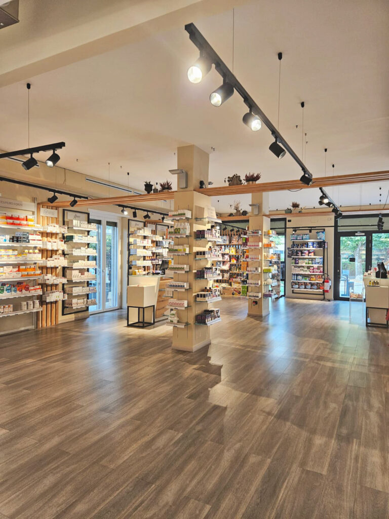 Farmacia San Solutore – Telaro - Arredamenti per farmacie farmacia